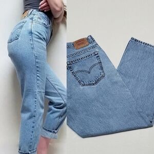 Vintage Retro Y2K Levi's 550 Relaxed Fit Husky Cut Light Wash Distressed Jeans